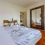 In 39111 Apartment Novi Vinodolski