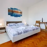 In 39111 Apartment *