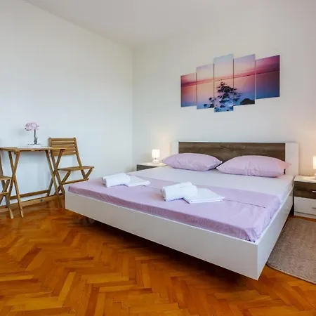 In 39111 Apartment *