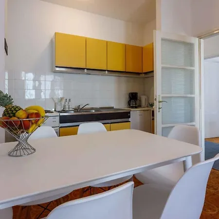 In 39111 Apartment Novi Vinodolski