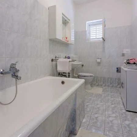 Apartment In 39111 Novi Vinodolski