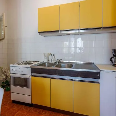 In 39111 Apartment