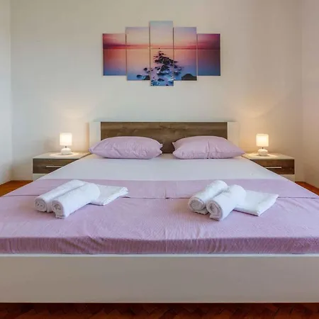In 39111 Apartment *