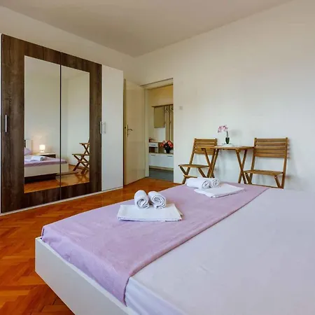 Apartment In 39111 Novi Vinodolski