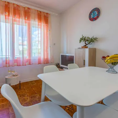 In 39111 Appartement Novi Vinodolski